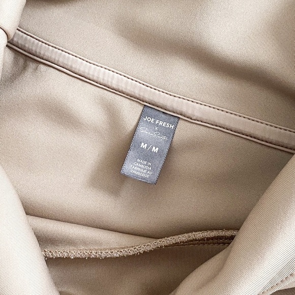 Joe Fresh Activewear Women’s Cowl Neck Top with Adjustable Hem- Size M - Picture 7 of 8